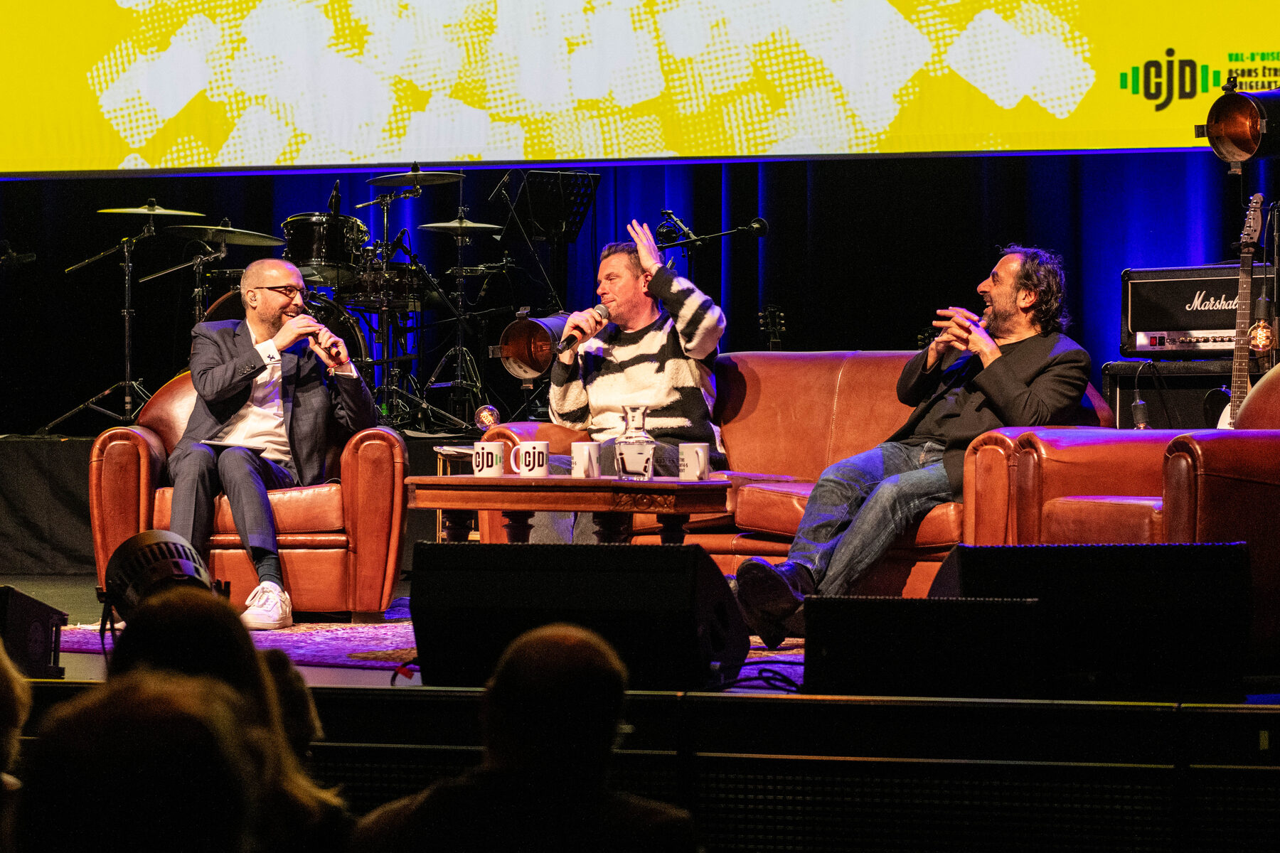 Nicolas Rossignol, Norbert Tarayre et André Manoukian dans les fauteuils club, sur la scène du Forum